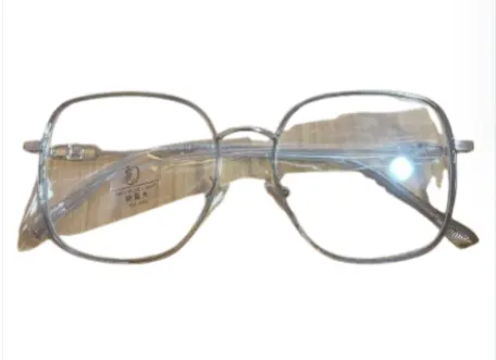 វ៉ែនតាកញ្ចក់ថ្លា ដងអ៊ីណុក