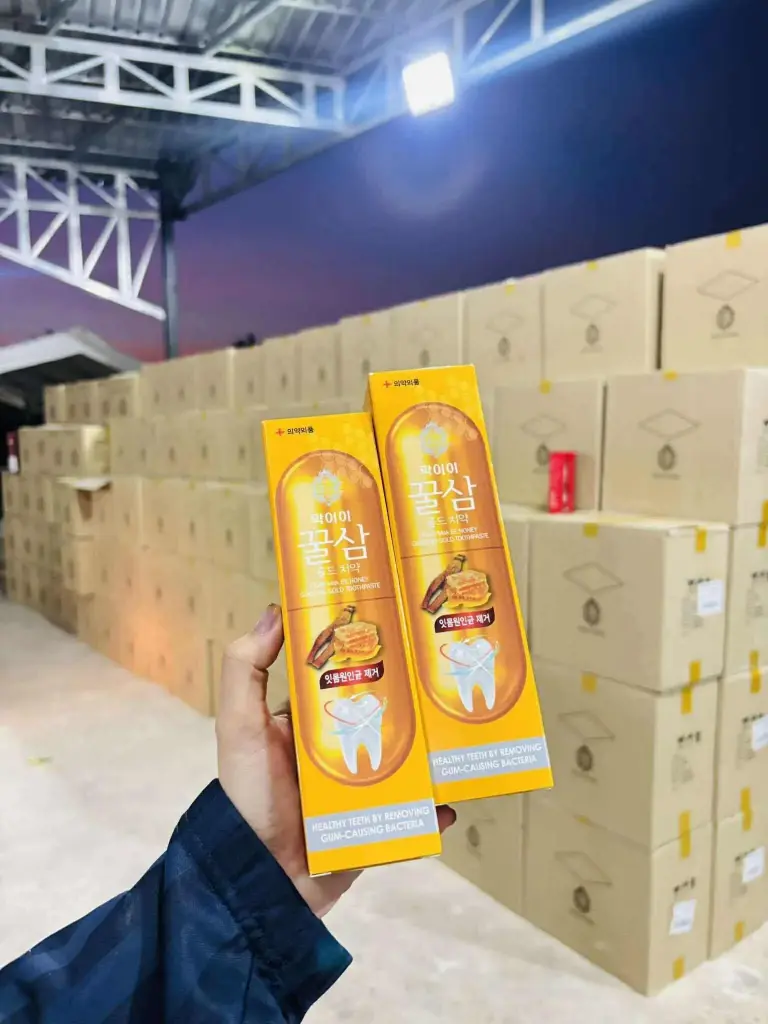 EEw9 GoldGingseng ដុសធ្មេញ 150ml