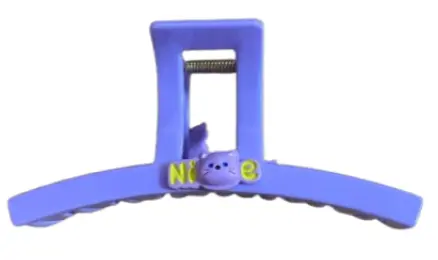 [402275] 190-ដង្កៀបចាប់សក់ពណ៌ដិតមានតុក្កតាឆ្មា